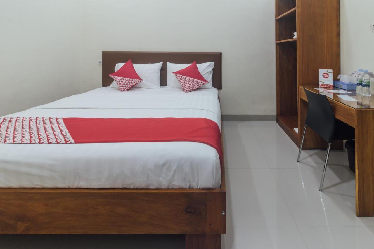 Clean & Comfort Homestay Амбон Экстерьер фото