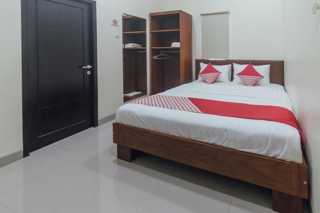 Clean & Comfort Homestay Амбон Экстерьер фото