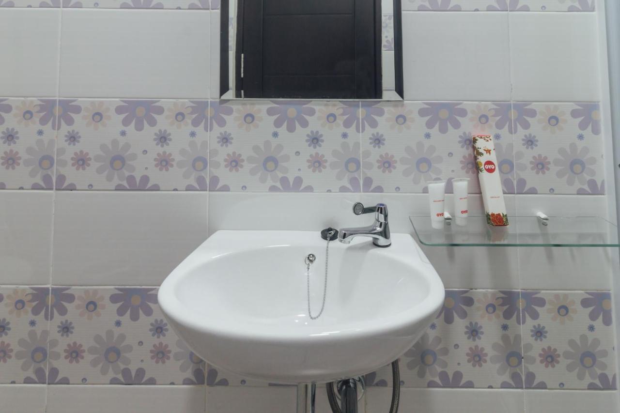 Clean & Comfort Homestay Амбон Экстерьер фото