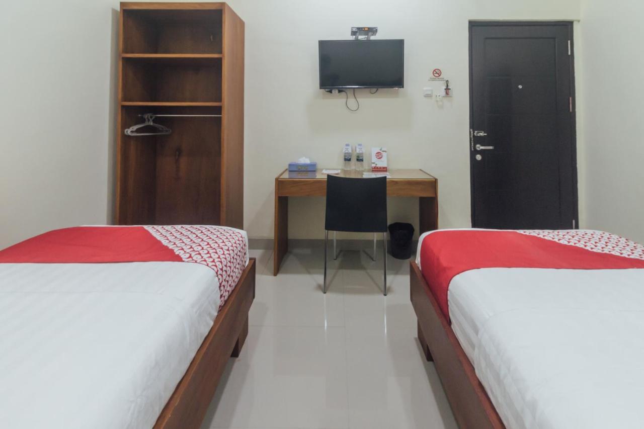 Clean & Comfort Homestay Амбон Экстерьер фото