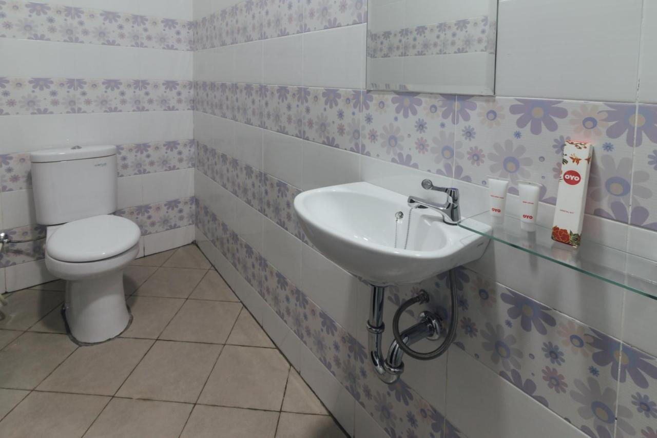 Clean & Comfort Homestay Амбон Экстерьер фото