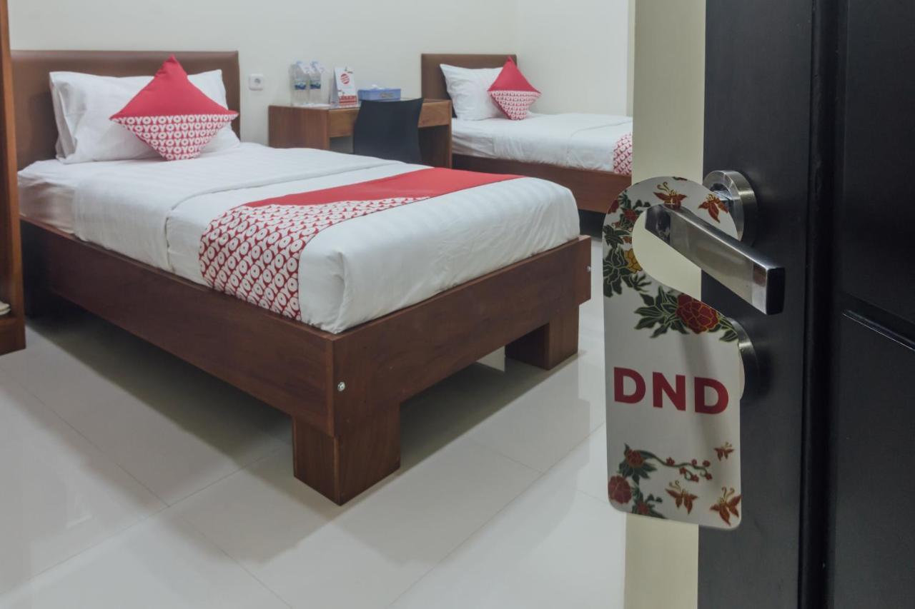 Clean & Comfort Homestay Амбон Экстерьер фото