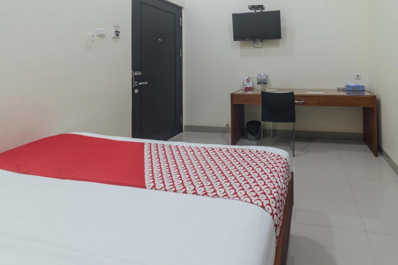 Clean & Comfort Homestay Амбон Экстерьер фото