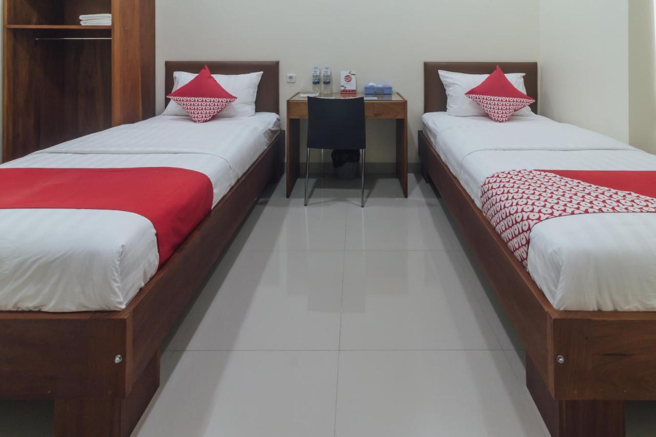 Clean & Comfort Homestay Амбон Экстерьер фото
