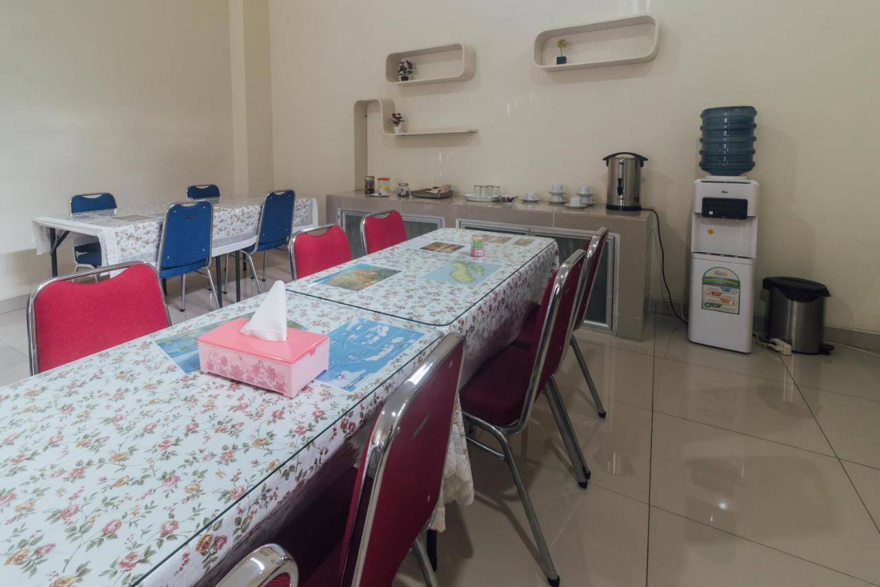 Clean & Comfort Homestay Амбон Экстерьер фото