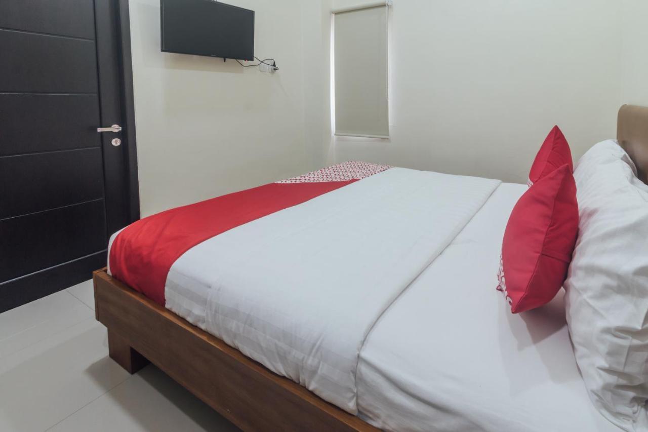 Clean & Comfort Homestay Амбон Экстерьер фото