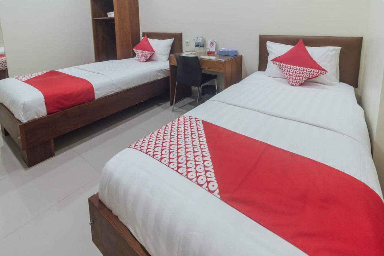 Clean & Comfort Homestay Амбон Экстерьер фото