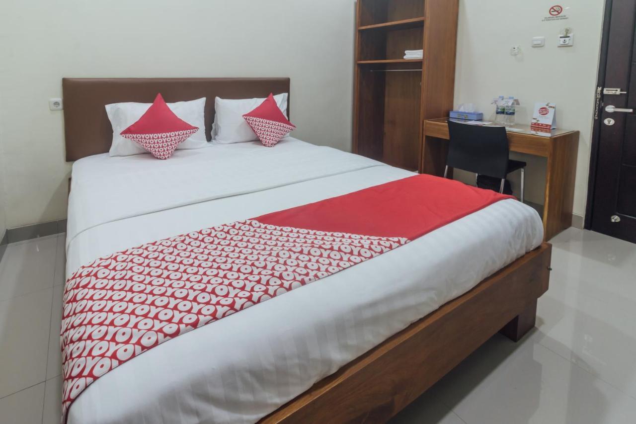 Clean & Comfort Homestay Амбон Экстерьер фото