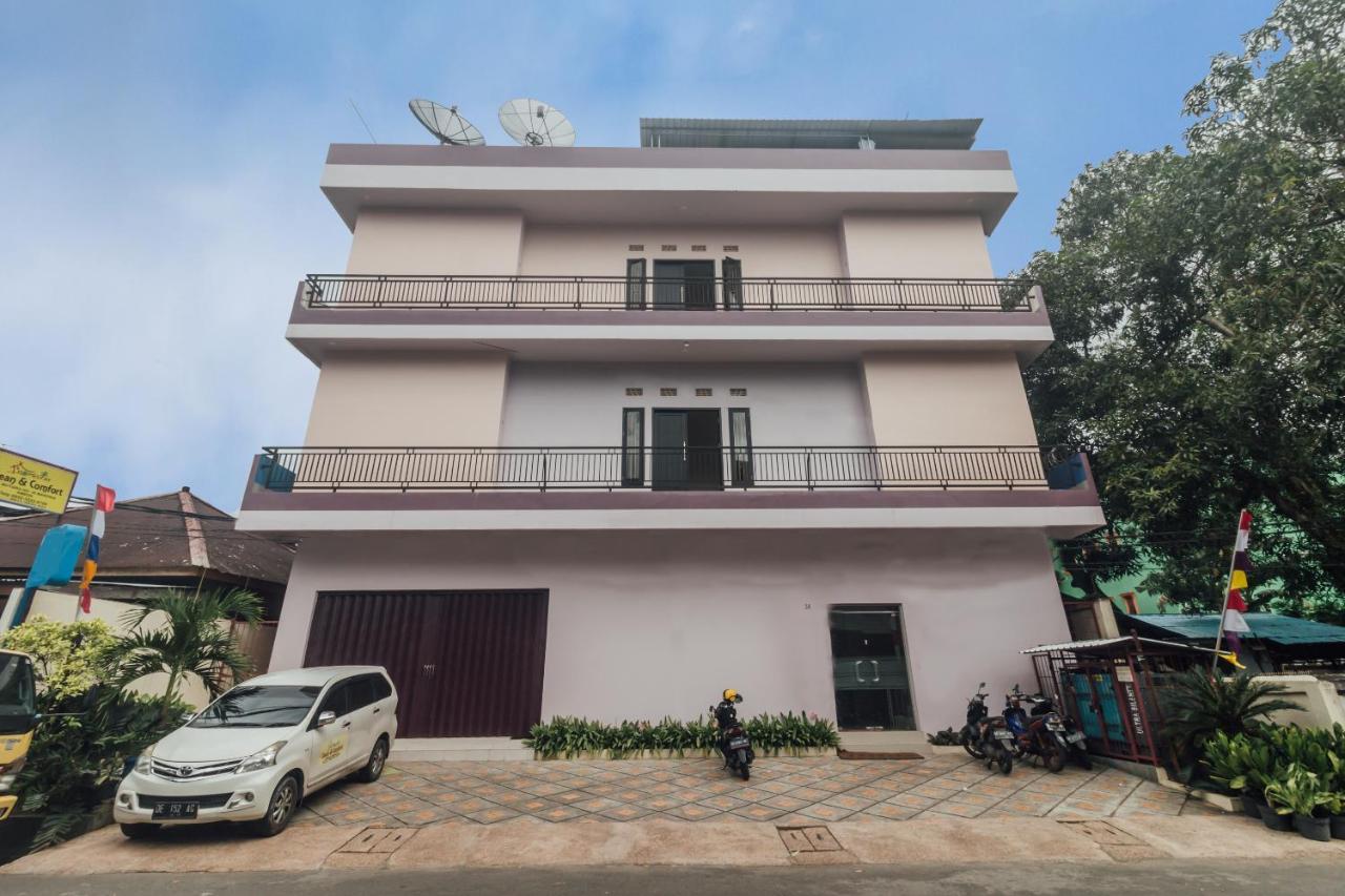 Clean & Comfort Homestay Амбон Экстерьер фото