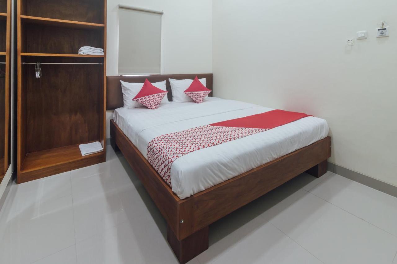 Clean & Comfort Homestay Амбон Экстерьер фото