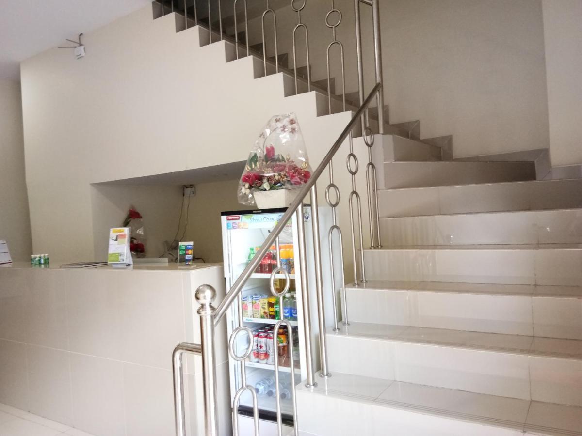 Clean & Comfort Homestay Амбон Экстерьер фото