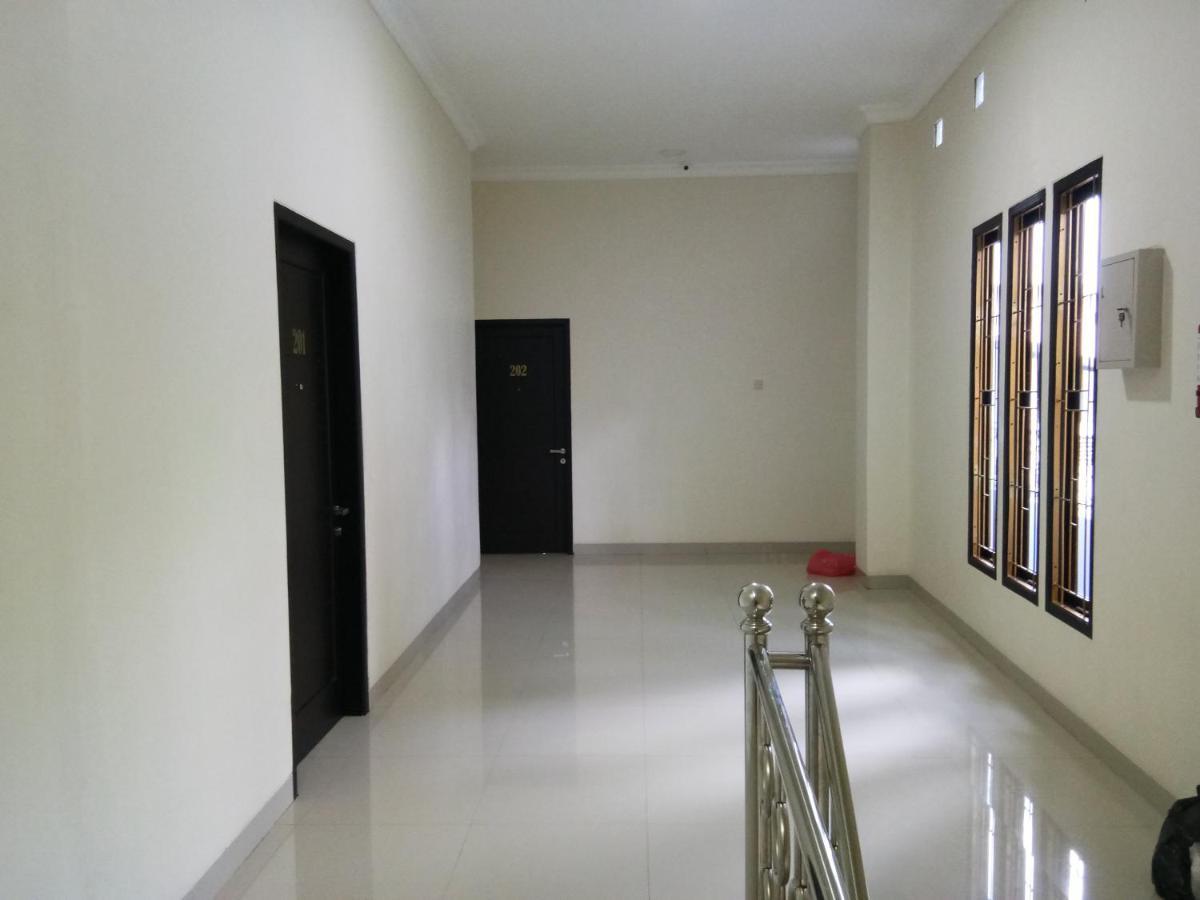 Clean & Comfort Homestay Амбон Экстерьер фото