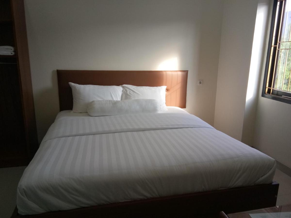 Clean & Comfort Homestay Амбон Экстерьер фото