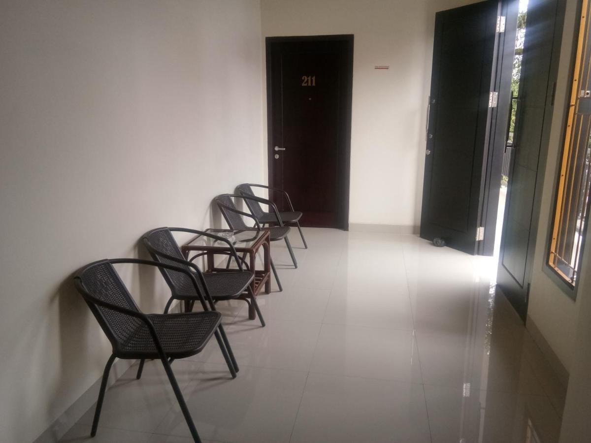 Clean & Comfort Homestay Амбон Экстерьер фото