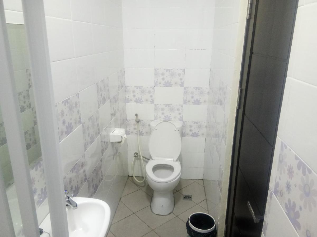 Clean & Comfort Homestay Амбон Экстерьер фото