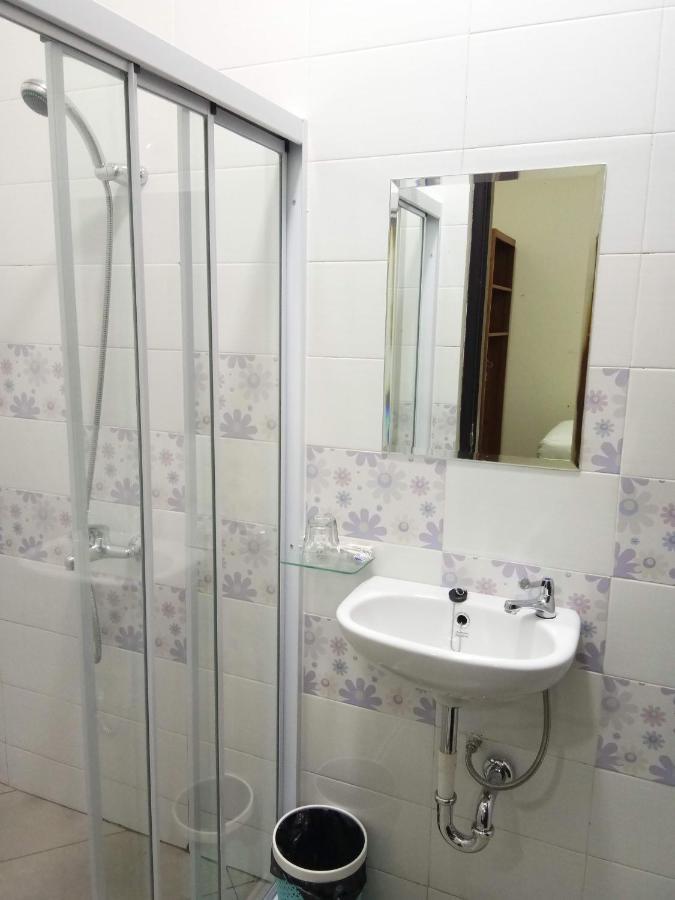 Clean & Comfort Homestay Амбон Экстерьер фото